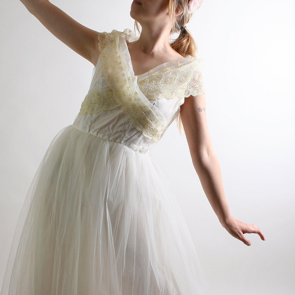 1950s Wedding Dress Winter Vintage Pure White and Lemon Yellow Tulle Prom Fashion