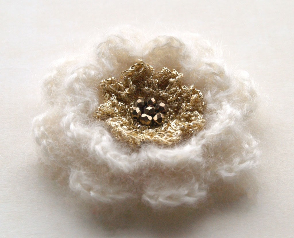 Crochet flower brooch in ivory and gold