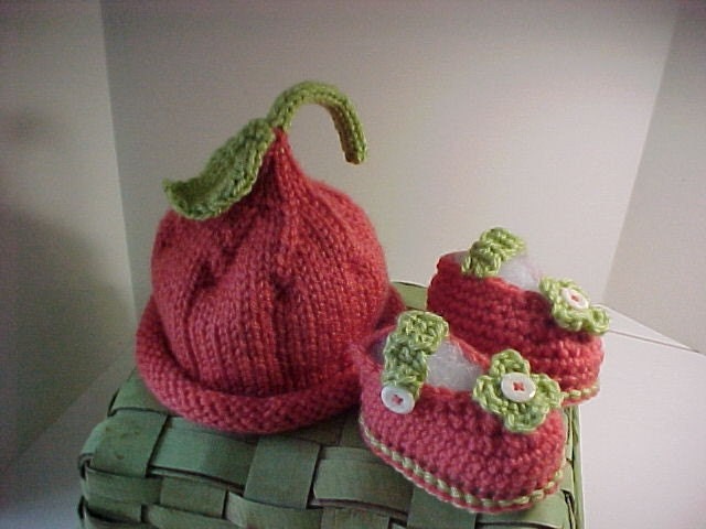Pixie Hat and Bootie Set Knitted Peach 3 Sizes Available Nb to 12 mo sizes Adorable photography prop by cmu55