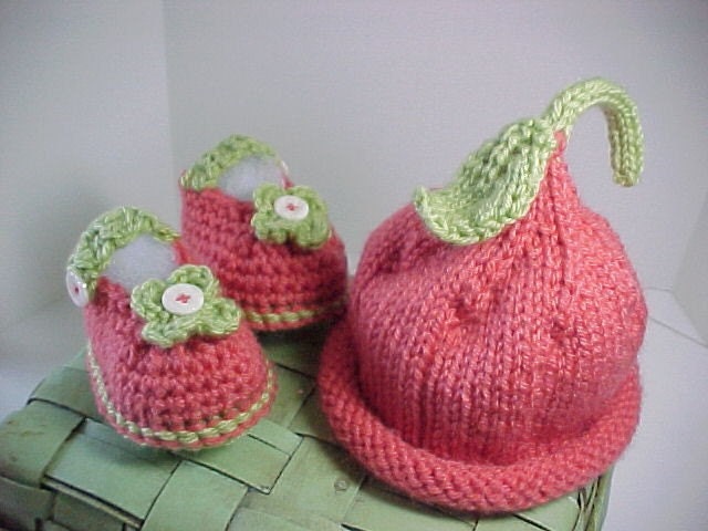 Pixie Hat and Bootie Set Knitted Peach 3 Sizes Available Nb to 12 mo sizes Adorable photography prop by cmu55