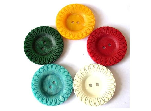 5 Vintage button, plastic, flower shape, 5 colors, 39mm, proper for button jewelry