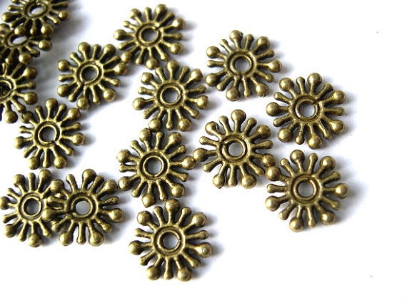 30 flower beads untique metal brass 10mm