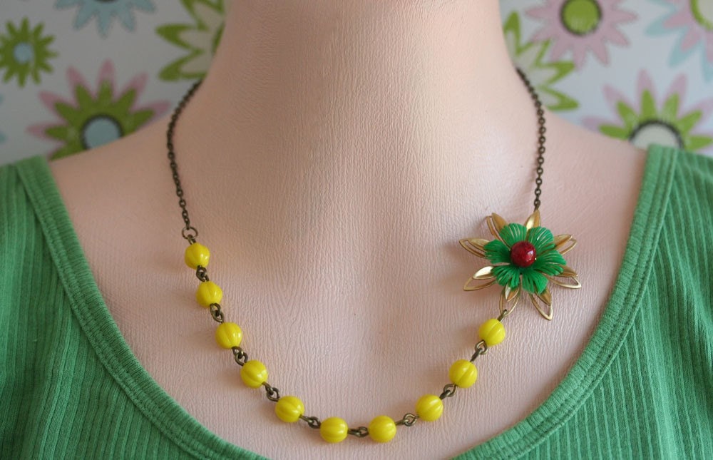Yellow Necklace, FREE Matching Earrings, Vintage jewelry, Yellow and Green Necklace