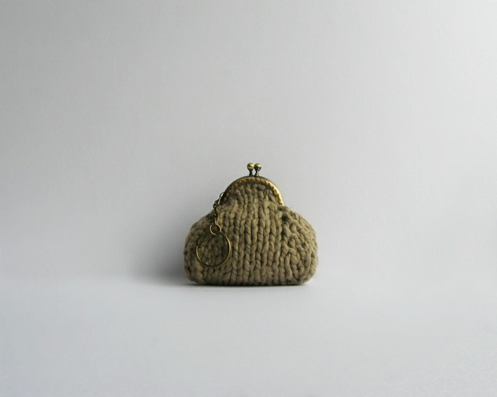sand coin purse with key chain - knitted in cotton yarn