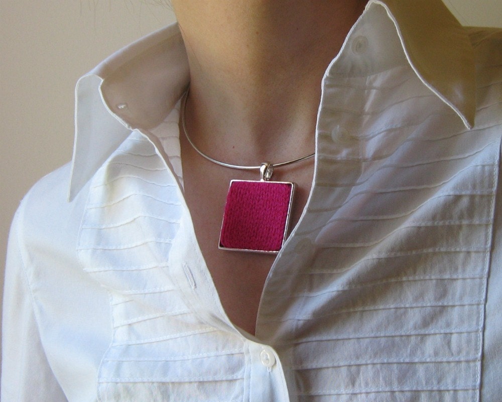 Knitting Jewelry: Magenta Square Necklace on Silvered Base