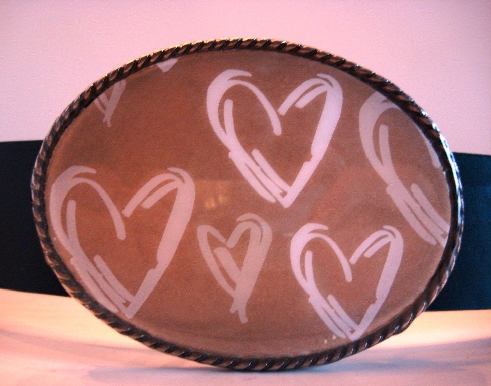 Jada Belt Buckle - Love Hearts - Oval Wearable Art for Valentine's Day