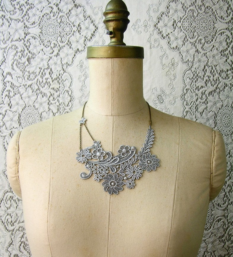 lace necklace -ADIEU TRISTESSE- (pale grey)