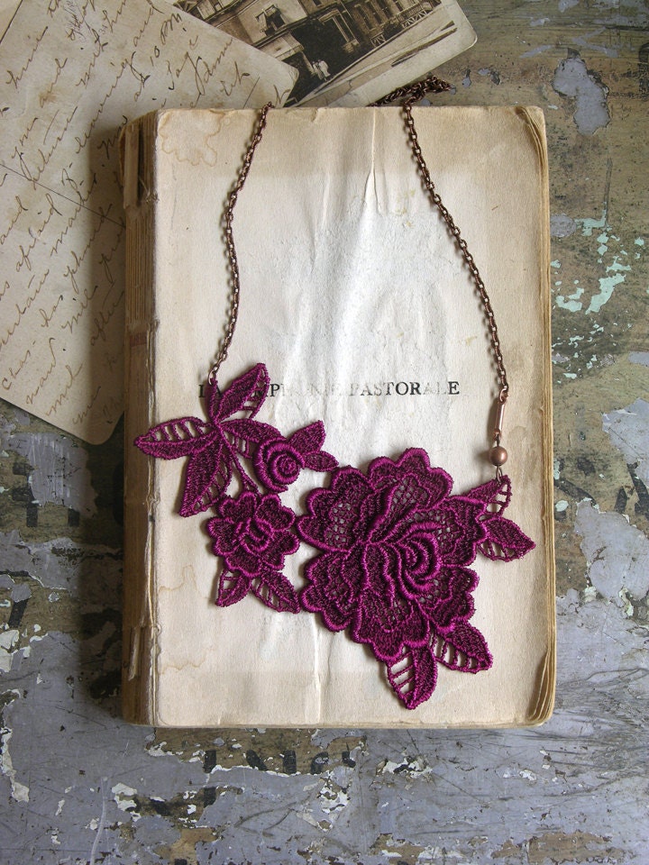 lace necklace -MIRIELLE- (violet)
