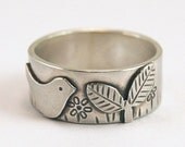 Tiny bird in the garden - ring