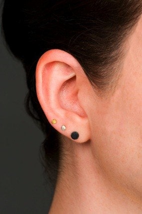 tiny stud earrings - gold
