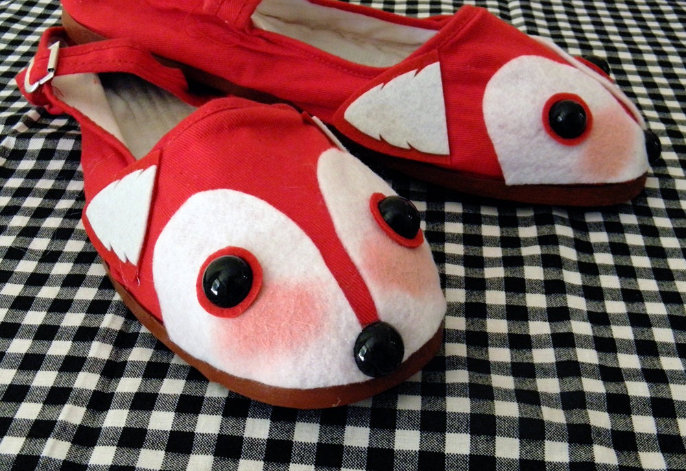 Red Fox Shoes - Fox Face Mary Janes - Ladies Size 9