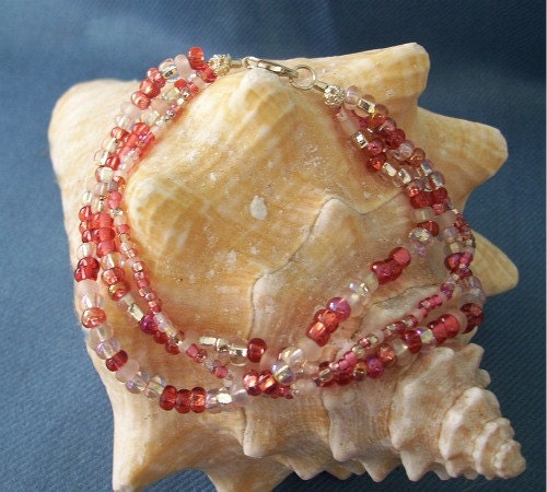 Cool Reds Beaded Bracelet