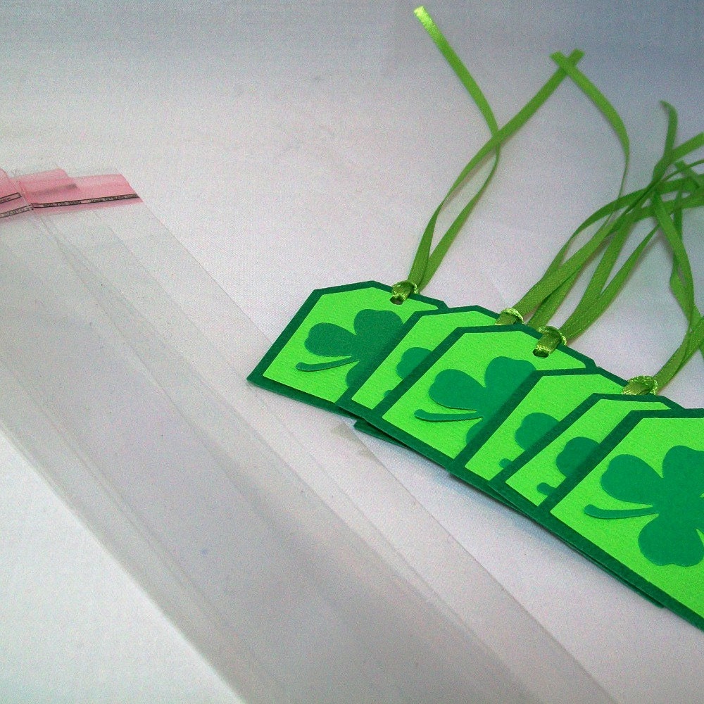 St. Patrick's Day Party Favors - M&M Candy Treat Bags and Shamrock Tags - (Set of 12 - NOT FILLED)