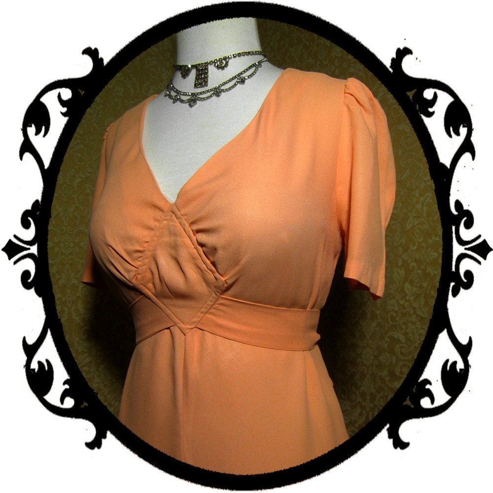 30s-style peach empire waist maxi dress. diamond insert, waist ties. sz M L.