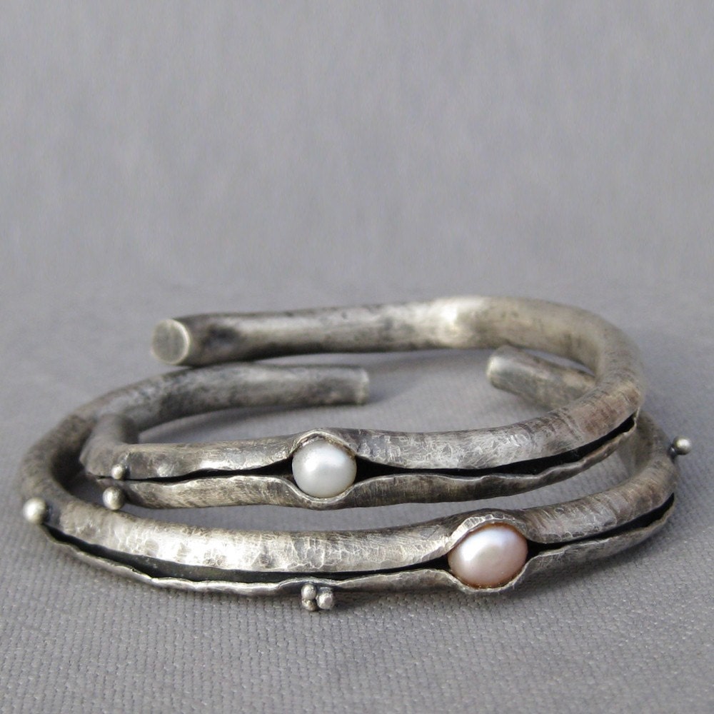 Silver Anti Clastic White Pearl Cuff