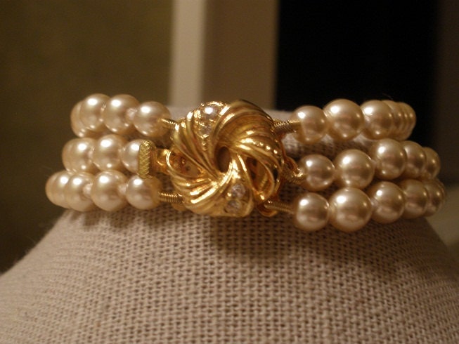 Vtg. Majorica Triple Strand Pearl Bracelet with Gorgeous Clasp