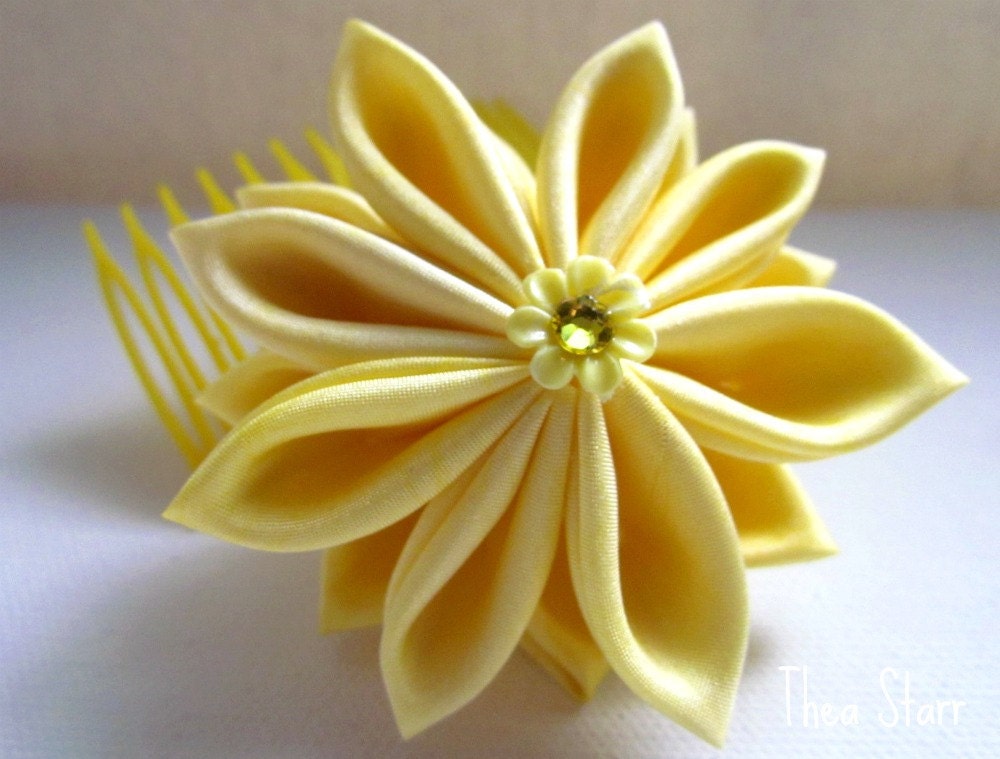 Buttersweet Yellow Kanzashi Hair Flower Comb