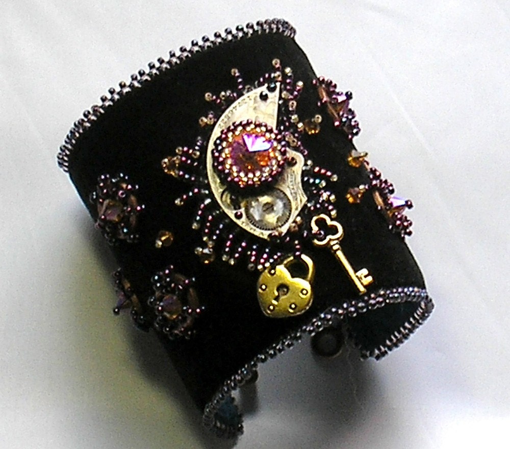 Beading Pattern Black Velvet Steampunk Beaded Bracelet TUTORIAL - Hannah Rosner