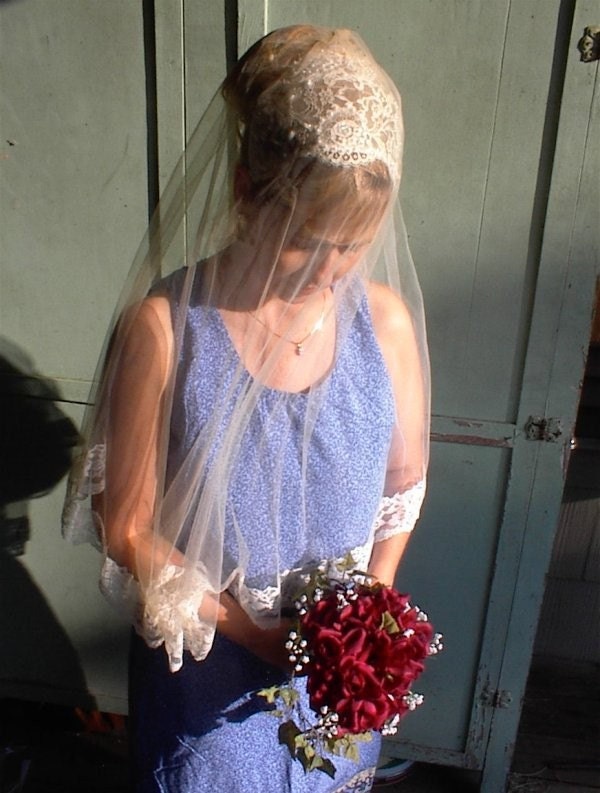 Veil, Vintage 1950s Bird Cage Lace Wedding Veil, Beautiful, Perfect piece for your Victorian Wedding, Prop or Little Girl Dress up, Here Comes the Bride, Marriage, Bride and Groom, Retro Wedding Veil