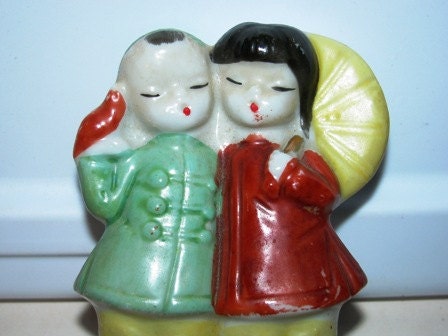 Vintage Porcelain Asian Boy & Girl Figurine, Umbrella, Couple. Lovers 73G