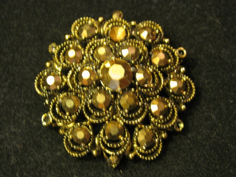 Jewelry 1970s Gold Rhinestone pin Brooch, cluster of Rhinestones Gems Retro 70s, Fashion Design Style ,classic costume jewelry