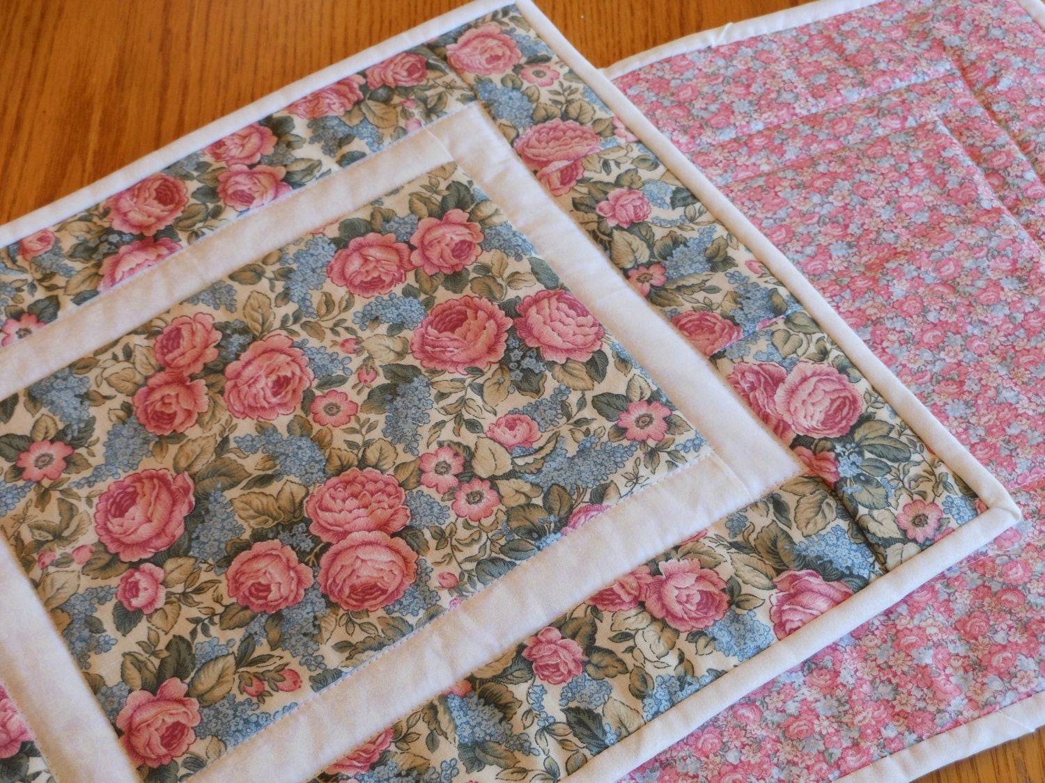 Place mats, set of two with pink roses and blue lilacs