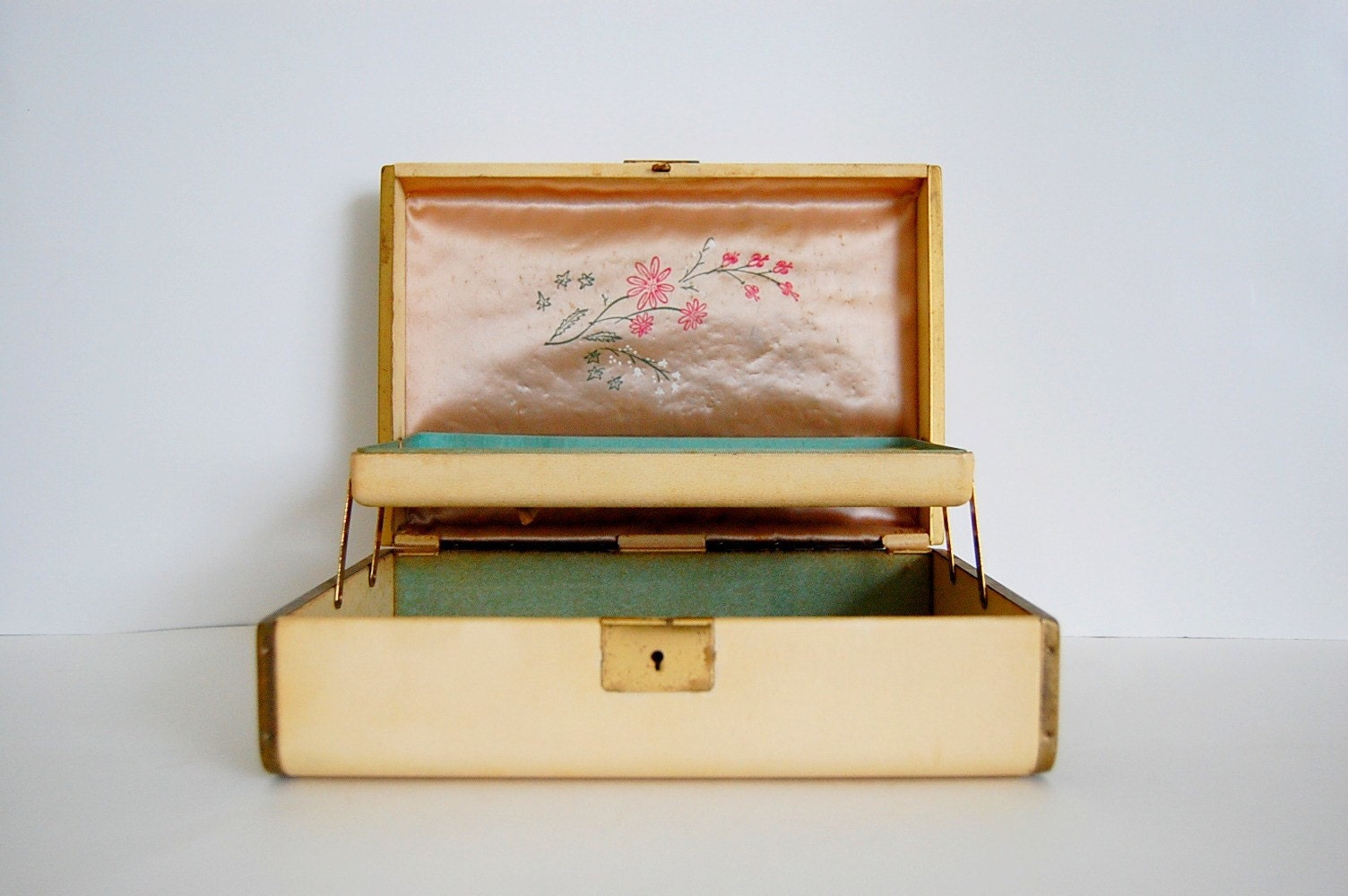 1940s Vintage IVORY Princess JEWELRY BOX