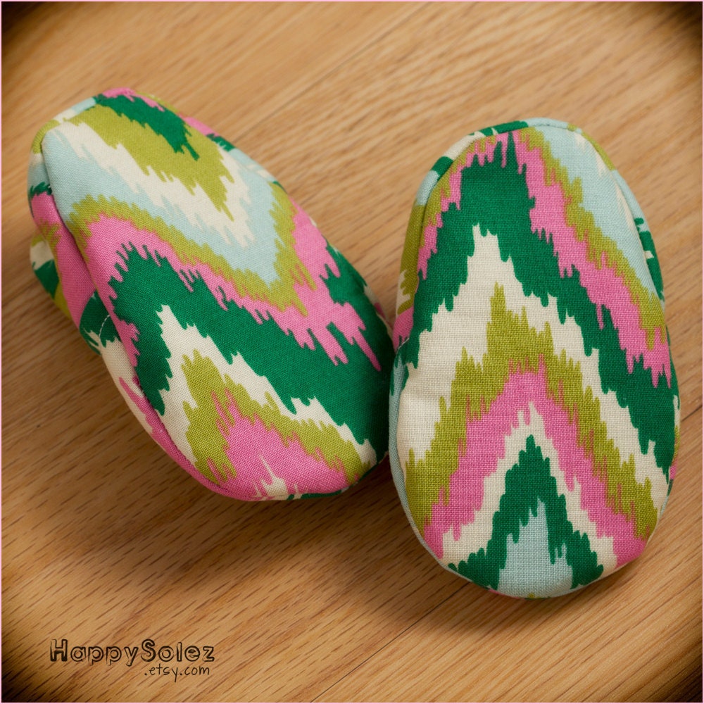 Ikat Zig Zag Eco Friendly Baby Booties (0-6 months)