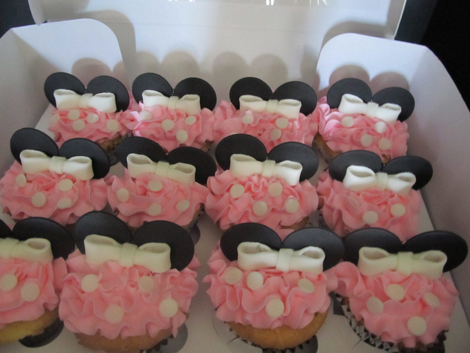 Minnie Mouse Inspired Fondant Cupcake Toppers