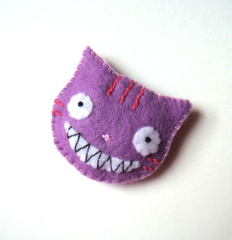 Cheshire Cat Felt Brooch Alice in Wonderland Purple Whimsical Funny Smile Kids Accessory Felt Pin