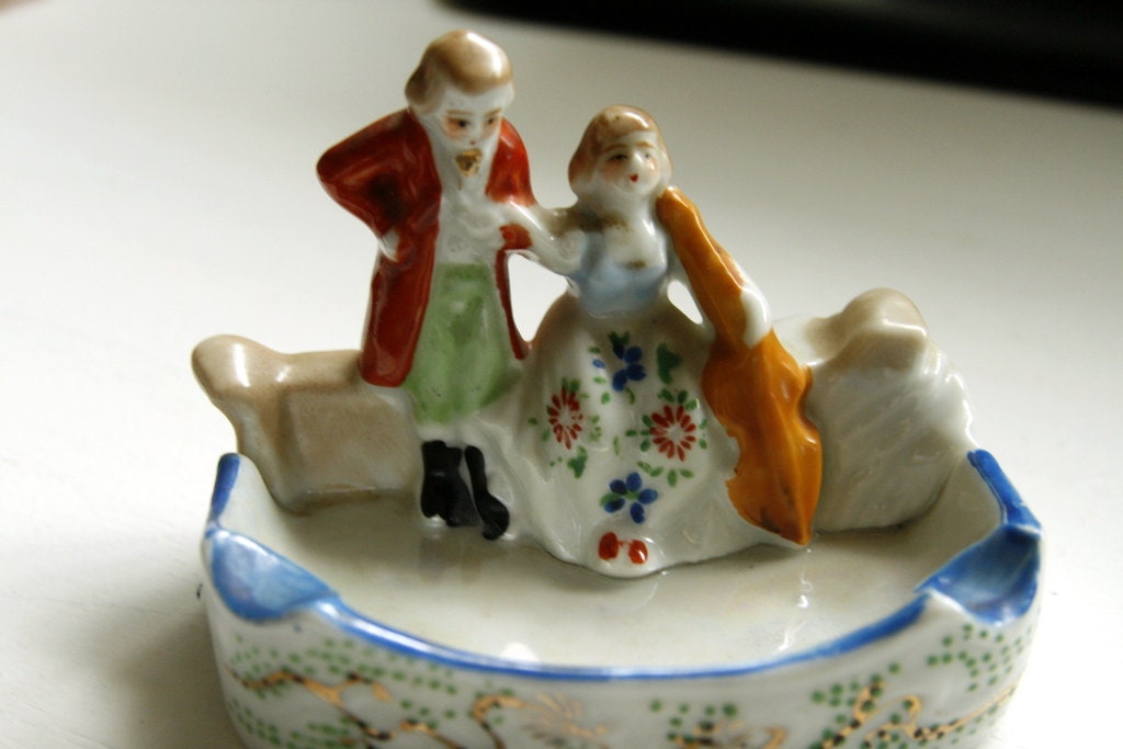 Vintage Japan Ashtray Colonial figures