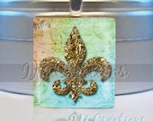 Scrabble tile pendant - Fleur-de-lis gold foil (No. SYM291)