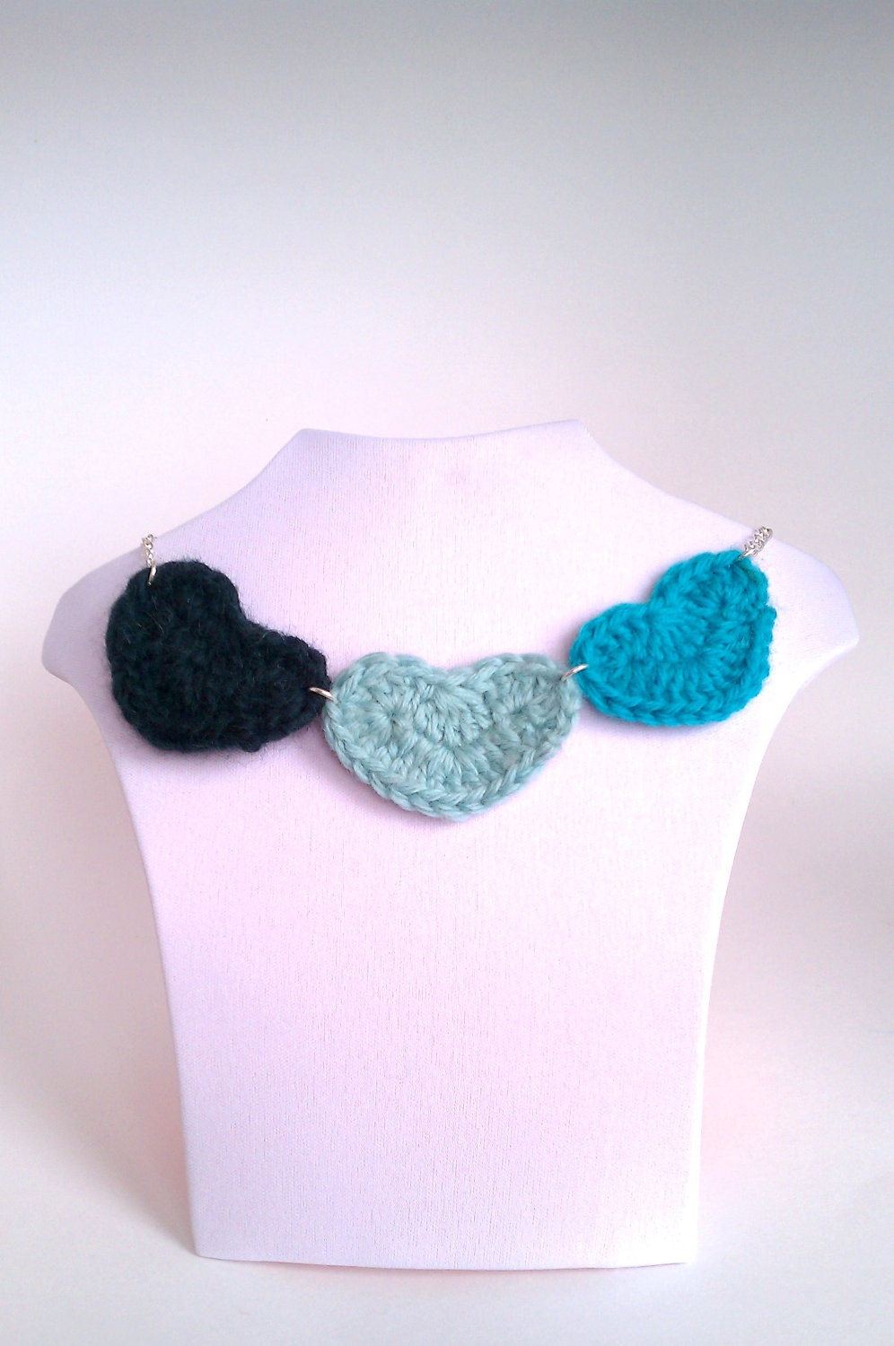 crochet graduated heart necklace
