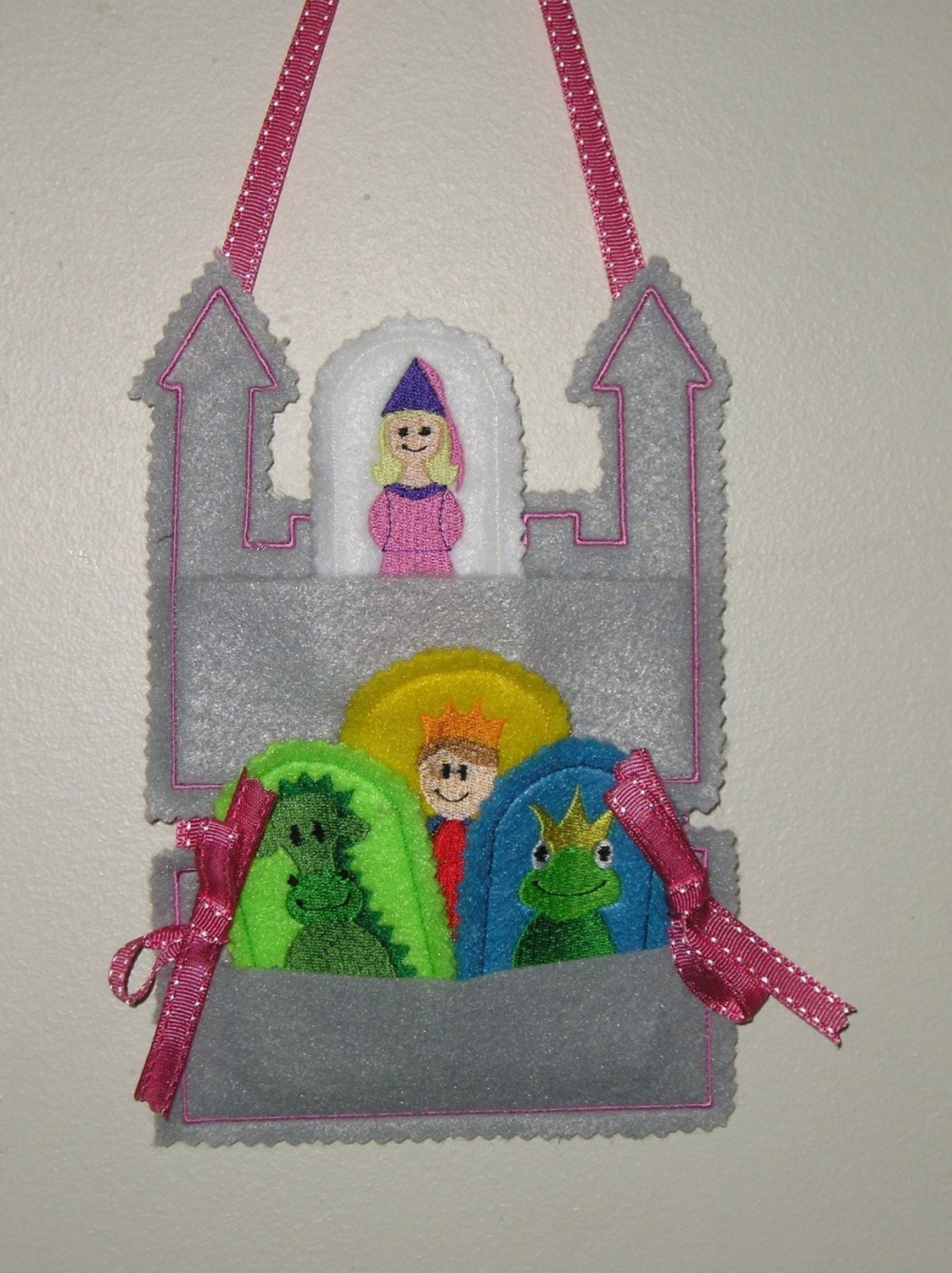 Castle Finger Puppet holder with set of 4 by kidnaroundcreations