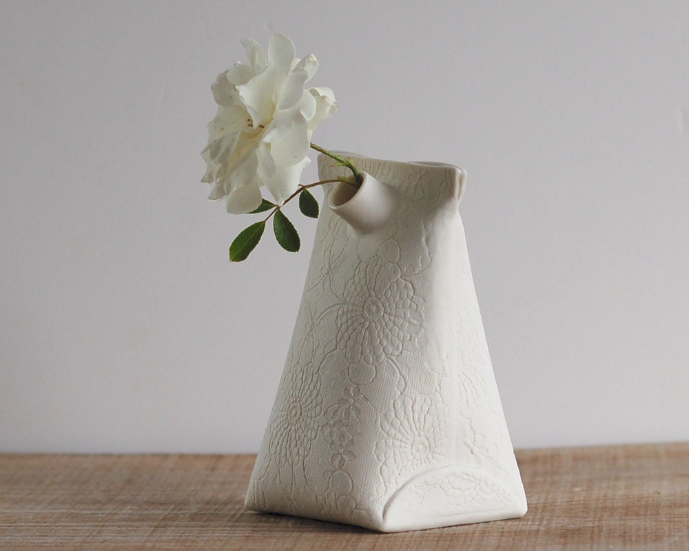 Artful Dodger Variations (Object N.3 Large). Handmade ceramic vase. Artful porcelain mini vase by Wapa Studio.