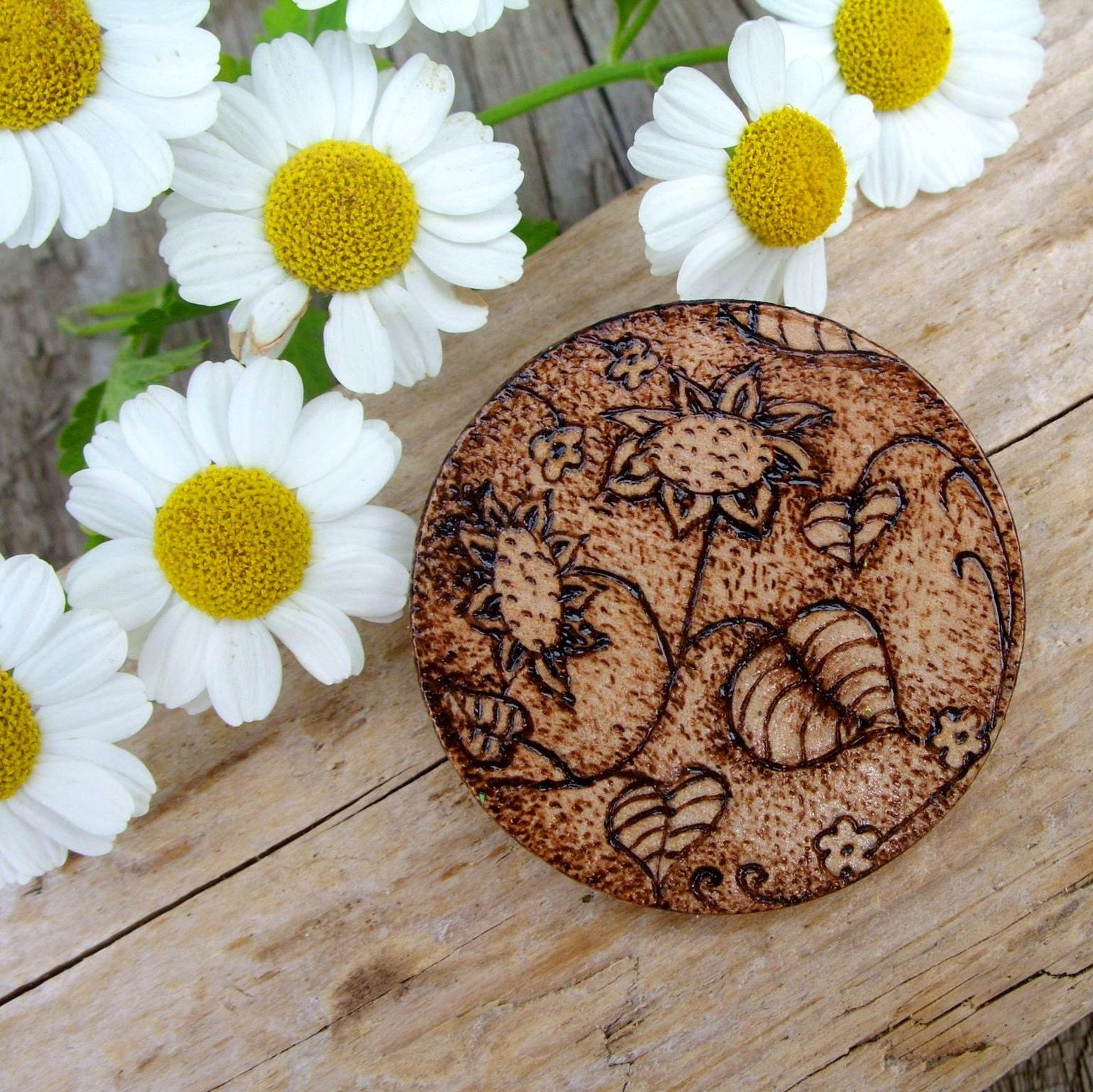Daisy Brooch - Natural Woodburned Jewelry - Floral Pin