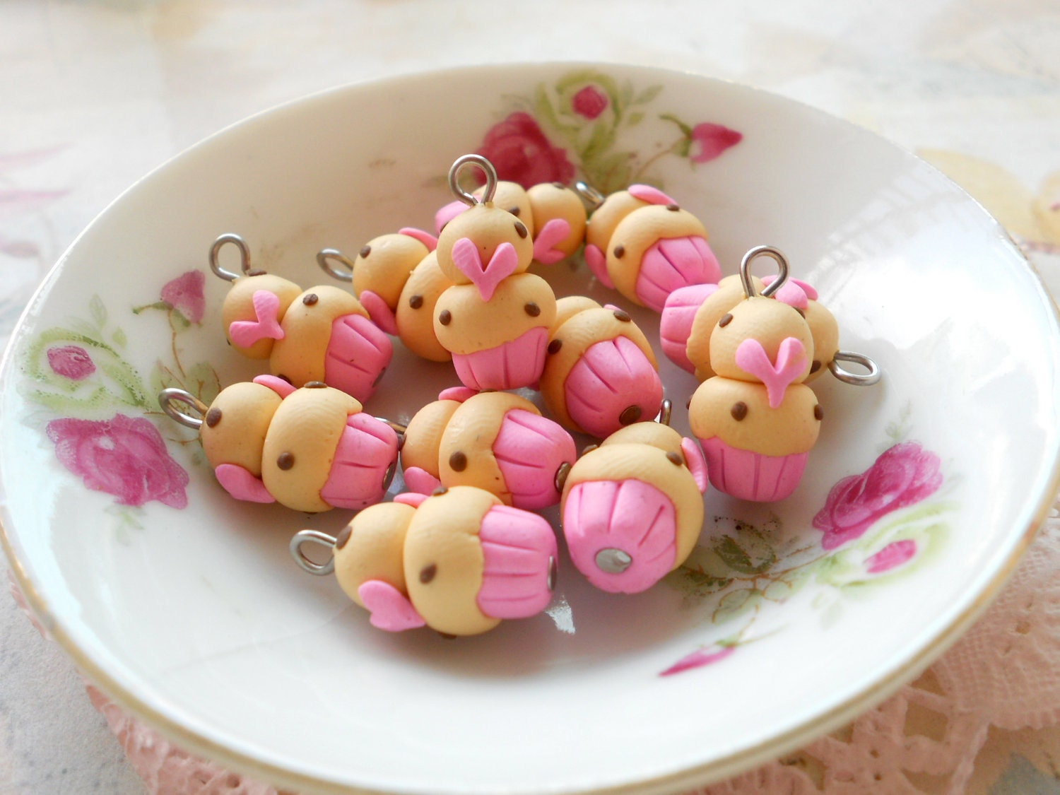 4 Mini Cupcakes Charms - Minicup01