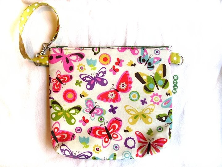 sofs offers a mid-size bag. perfect snack pouch for longwalks in the forest. In butterflies.