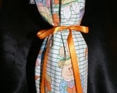 Reversible bottle bag with rabbits and carrots