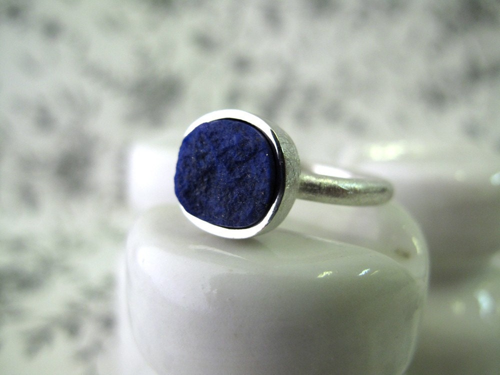 Gretel ring with lapislazuli