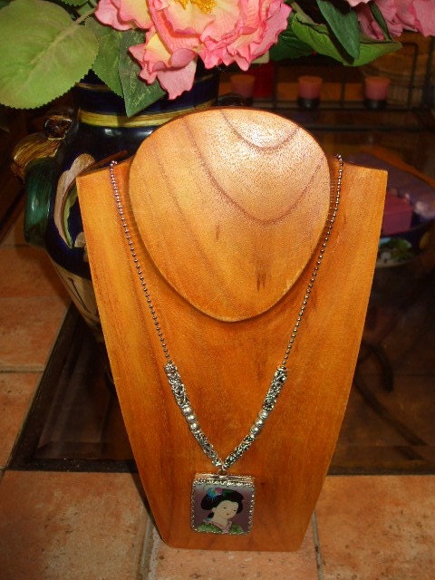 LONG REVERSIBLE ORIENTAL LADY GLASS FOCAL WITH SILVER SPACERS