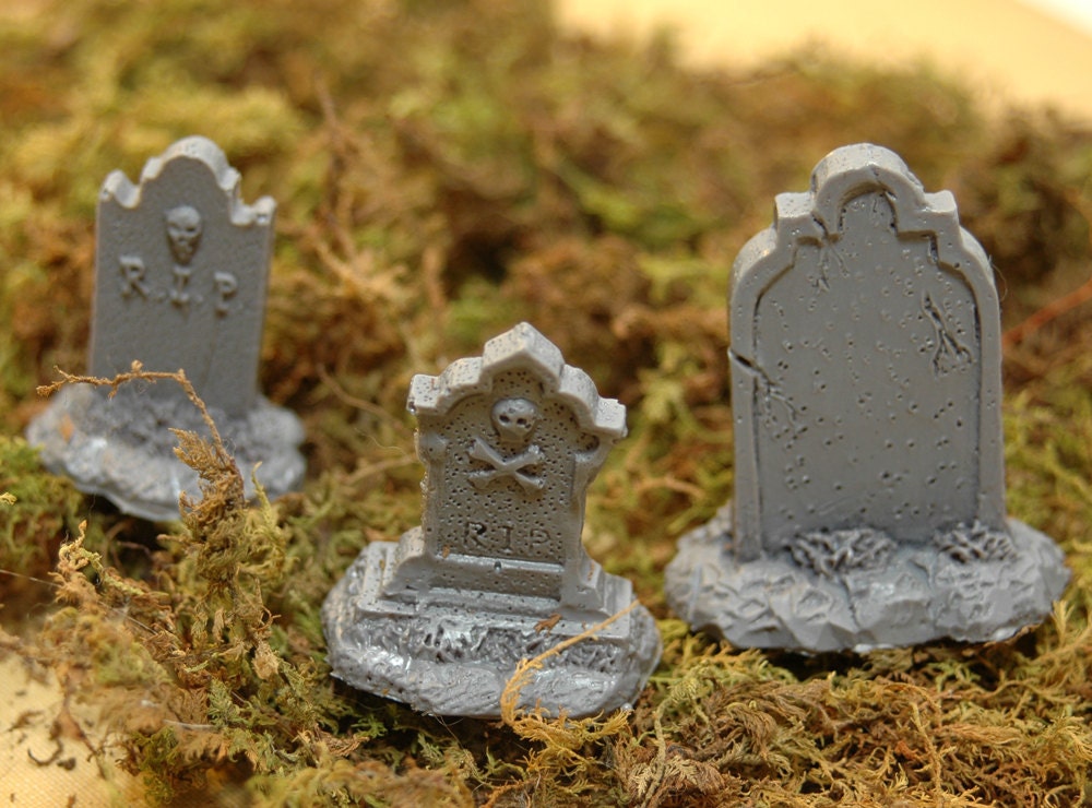 Set of 3 Gray Miniature Resin Tombstones - Graveyard Coffin Ghouls Zombies  - Halloween Day Of The Dead - Art Findings