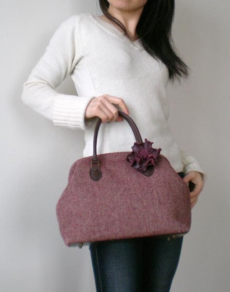 Nep Herringbone Tweed Wool Boston bag with a leather corsage- Burgundy