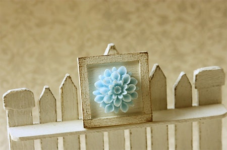 Dollhouse Accessories -Shabby and Chic Framed Flower Applique Decoration