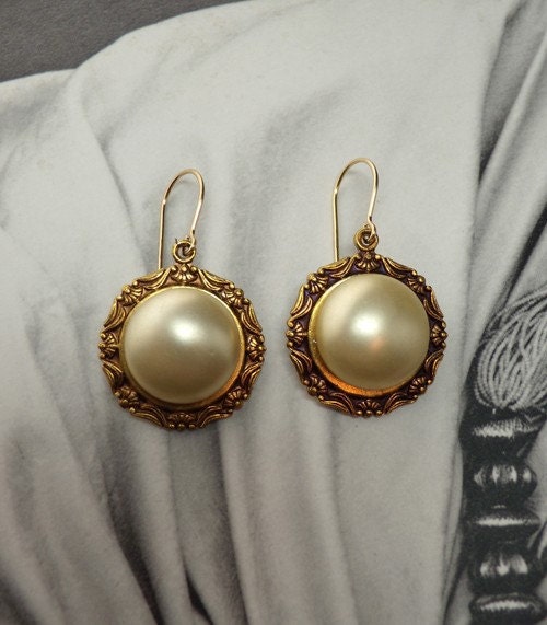 Vintage Style Earrings with Pearl Vintage Glass