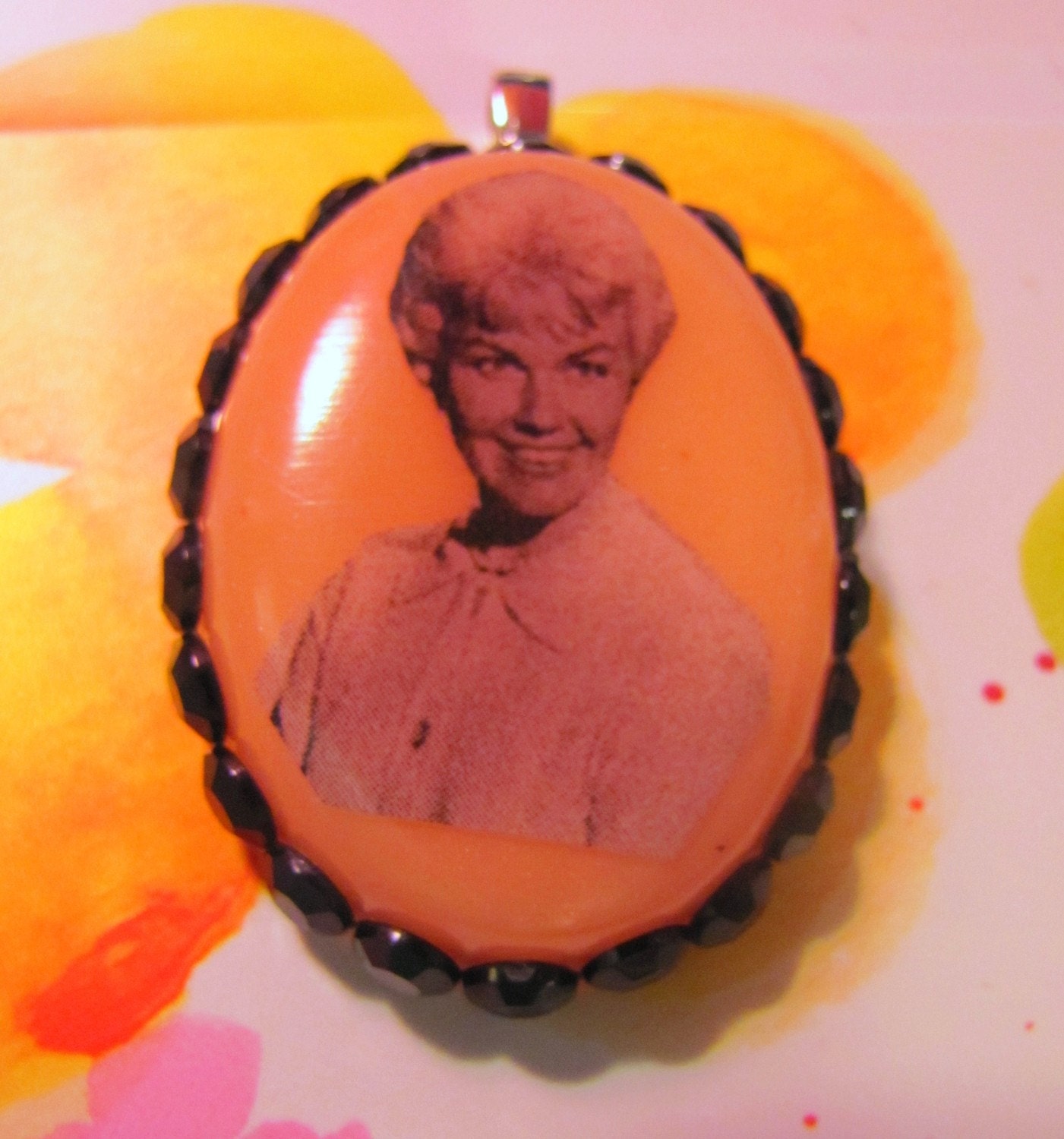 Doris Day Peach Oval Resin Necklace