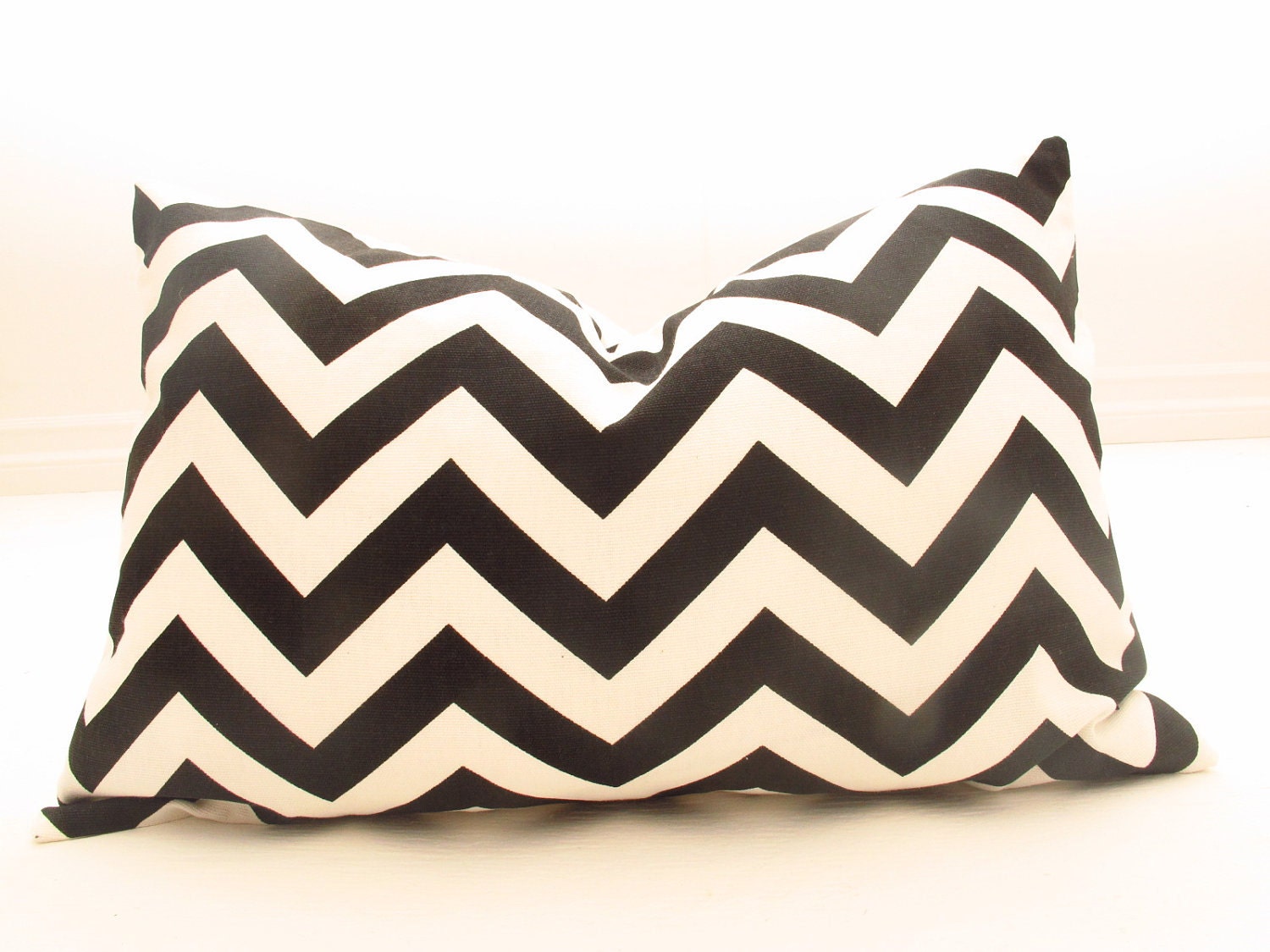 Free US Shipping-Decorative Designer Pillow Cover-12"x20" -Black and White Zig Zag Chevron