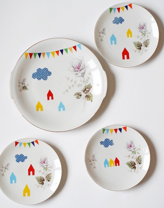 SALE Lovely set of a large cake plate and three smaller ones