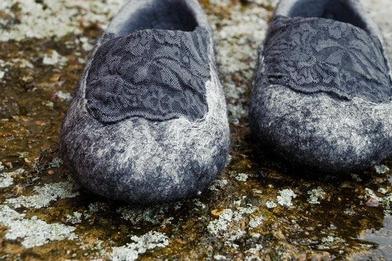 Felted slippers. Glam Rock. Gray and black