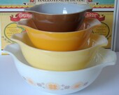 Vintage Pyrex Town and Country Pennsylvania Dutch Cinderella Bowl Set